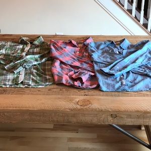 3 shirts Tommy Hilfiger and American Eagle